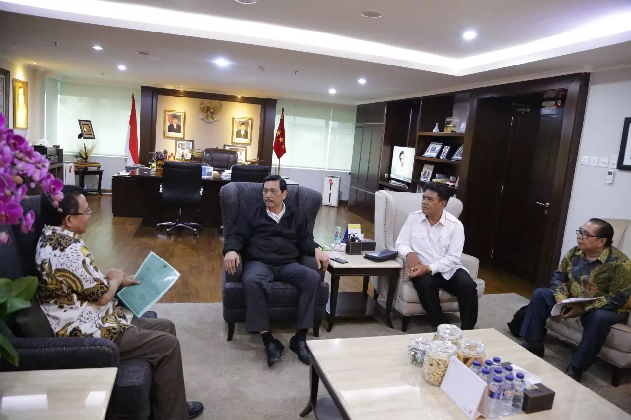 Menko Luhut Meeting Bersama Pengurus FPKB (Forum Komunikasi Pria Kaum Bapa) PGI (Req.Pdt Gomar) di Kantor Maritim Menko Luhut Meeting Bersama Pengurus FPKB (Forum Komunikasi Pria Kaum Bapa) PGI (Req.Pdt Gomar) di Kantor Maritim