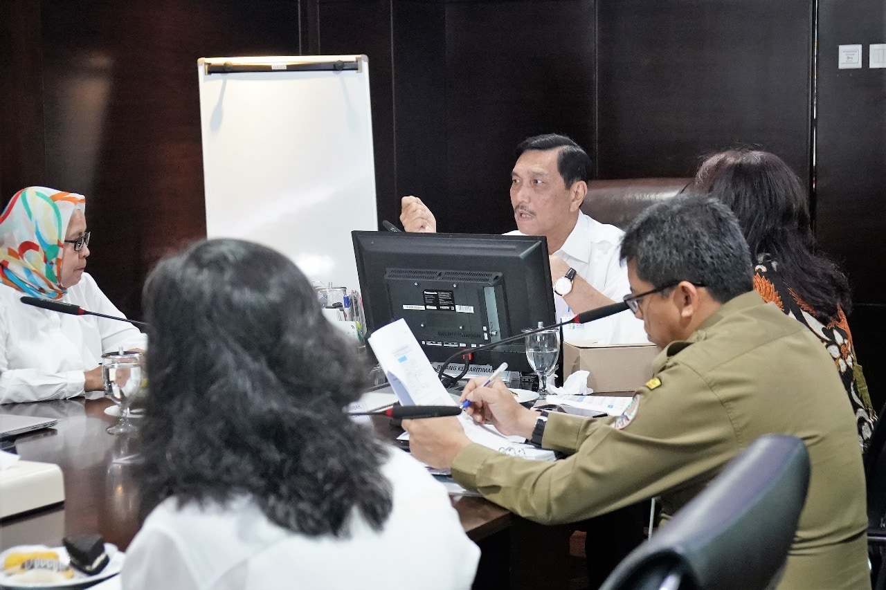 Menko Luhut pimpin Rapat Mengenai Improvement of Solid Waste Management for Regional and Urban Cities Menko Luhut pimpin Rapat Mengenai Improvement of Solid Waste Management for Regional and Urban Cities
