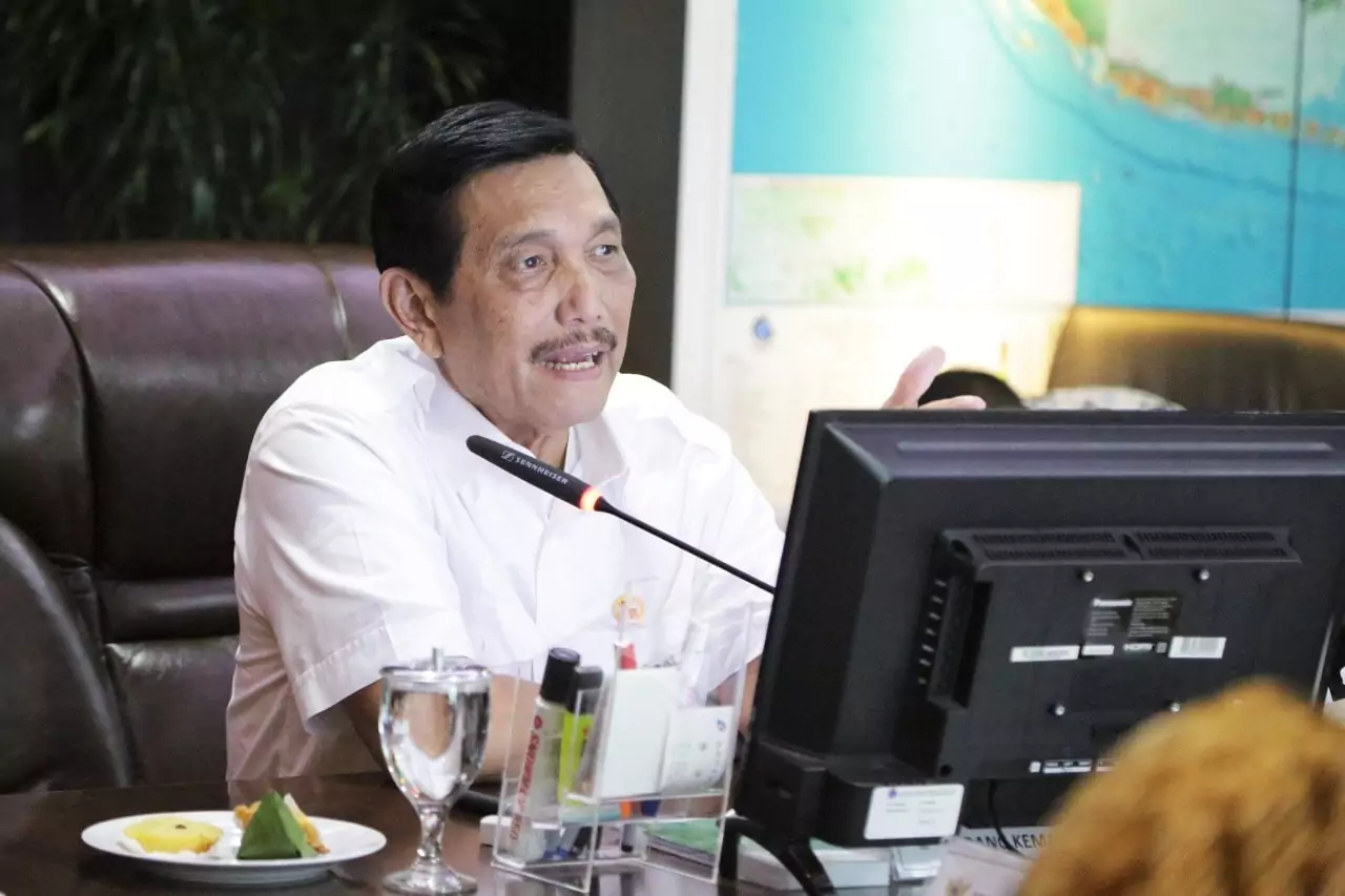 Menko Luhut Rakor tentang TKDN Menko Luhut Rakor tentang TKDN