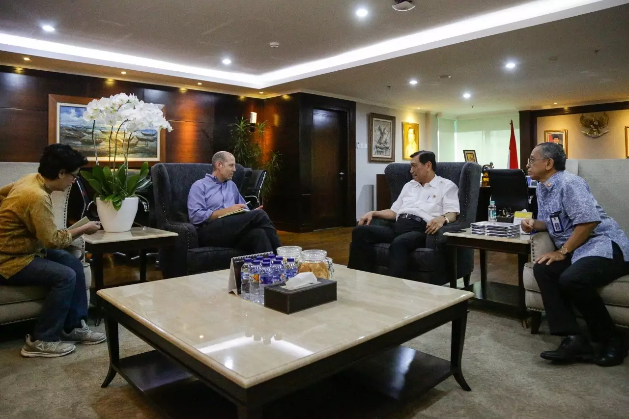 Sesi Wawancara Menko Luhut Bersama New York Times Sesi Wawancara Menko Luhut Bersama New York Times