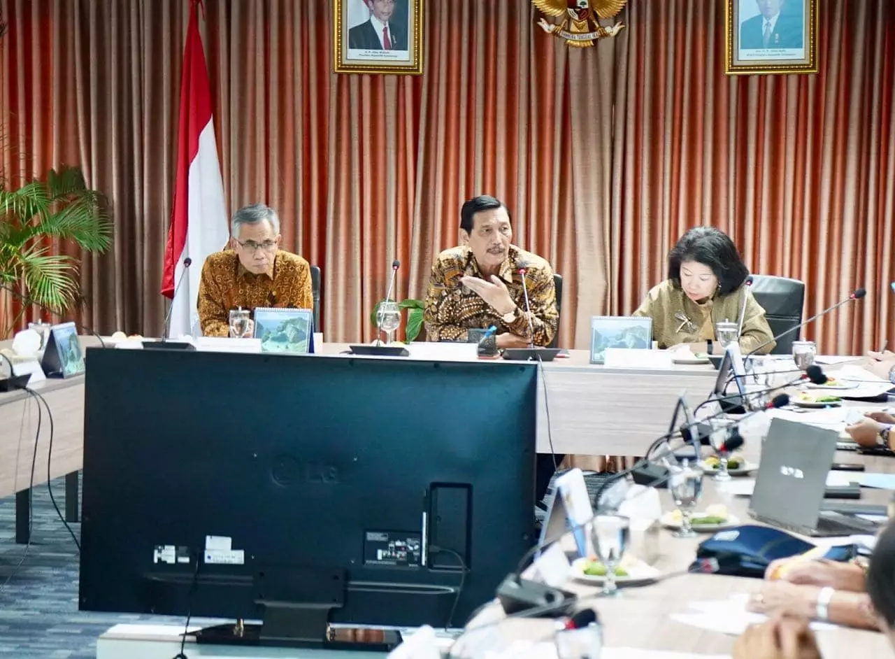 Menko Luhut Rapat Jadwal IMF-WBG Menko Luhut Rapat Jadwal IMF-WBG