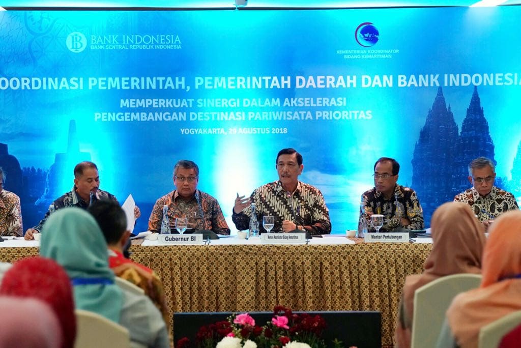 Menko Luhut Sampaikan Materi pada Diskusi Publik Memperkuat Sinergi dalam Akselerasi Pengembangan Destinasi Pariwisata Yogyakarta Menko Luhut Sampaikan Materi pada Diskusi Publik Memperkuat Sinergi dalam Akselerasi Pengembangan Destinasi Pariwisata Yogyakarta