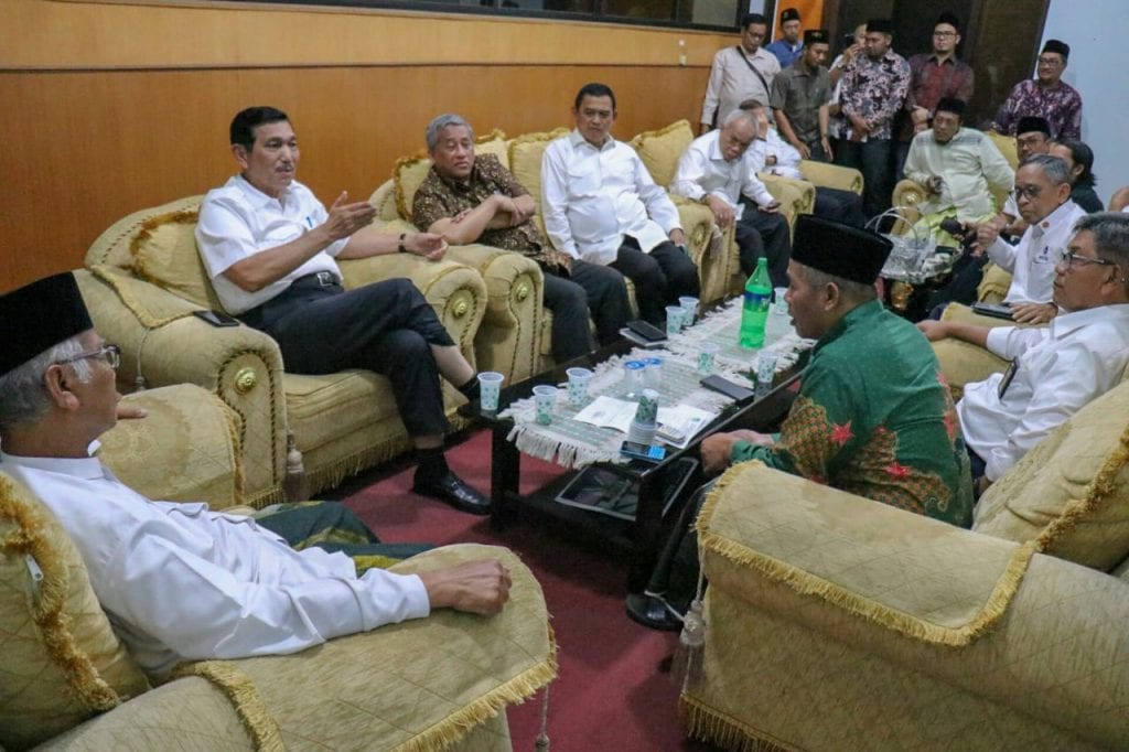 Menko Luhut Penuhi Undangan Silaturahmi Dengan Pengurus dan Ketua PWNU Jawa Timur
