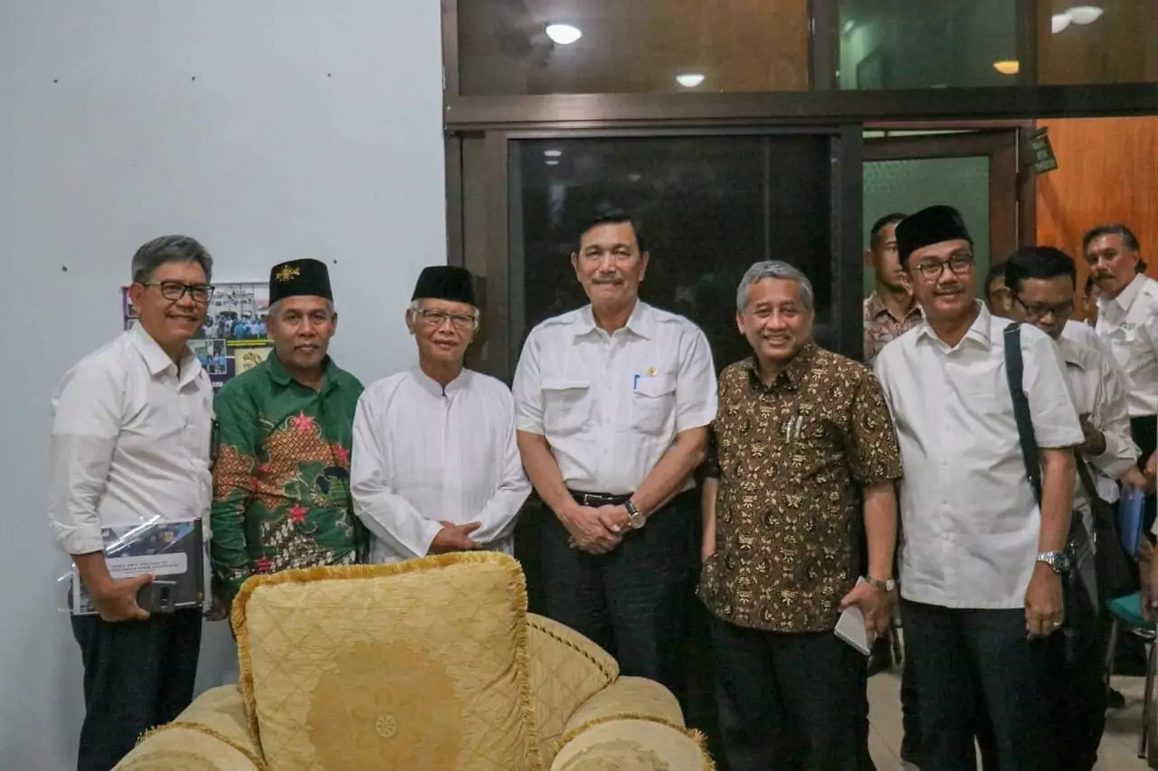 Menko Luhut Penuhi Undangan Silaturahmi Dengan Pengurus dan Ketua PWNU Jawa Timur Menko Luhut Penuhi Undangan Silaturahmi Dengan Pengurus dan Ketua PWNU Jawa Timur