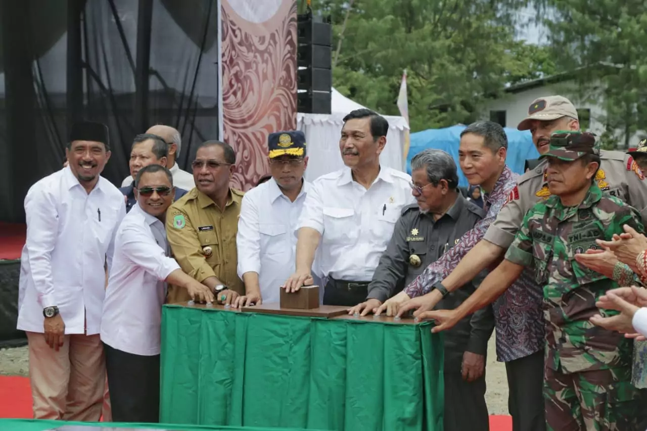 Bersama Menhub, Menko Luhut Hadiri Pencanangan Tiang Pertama Proyek PT. Weda Bay Nickel Bersama Menhub, Menko Luhut Hadiri Pencanangan Tiang Pertama Proyek PT. Weda Bay Nickel