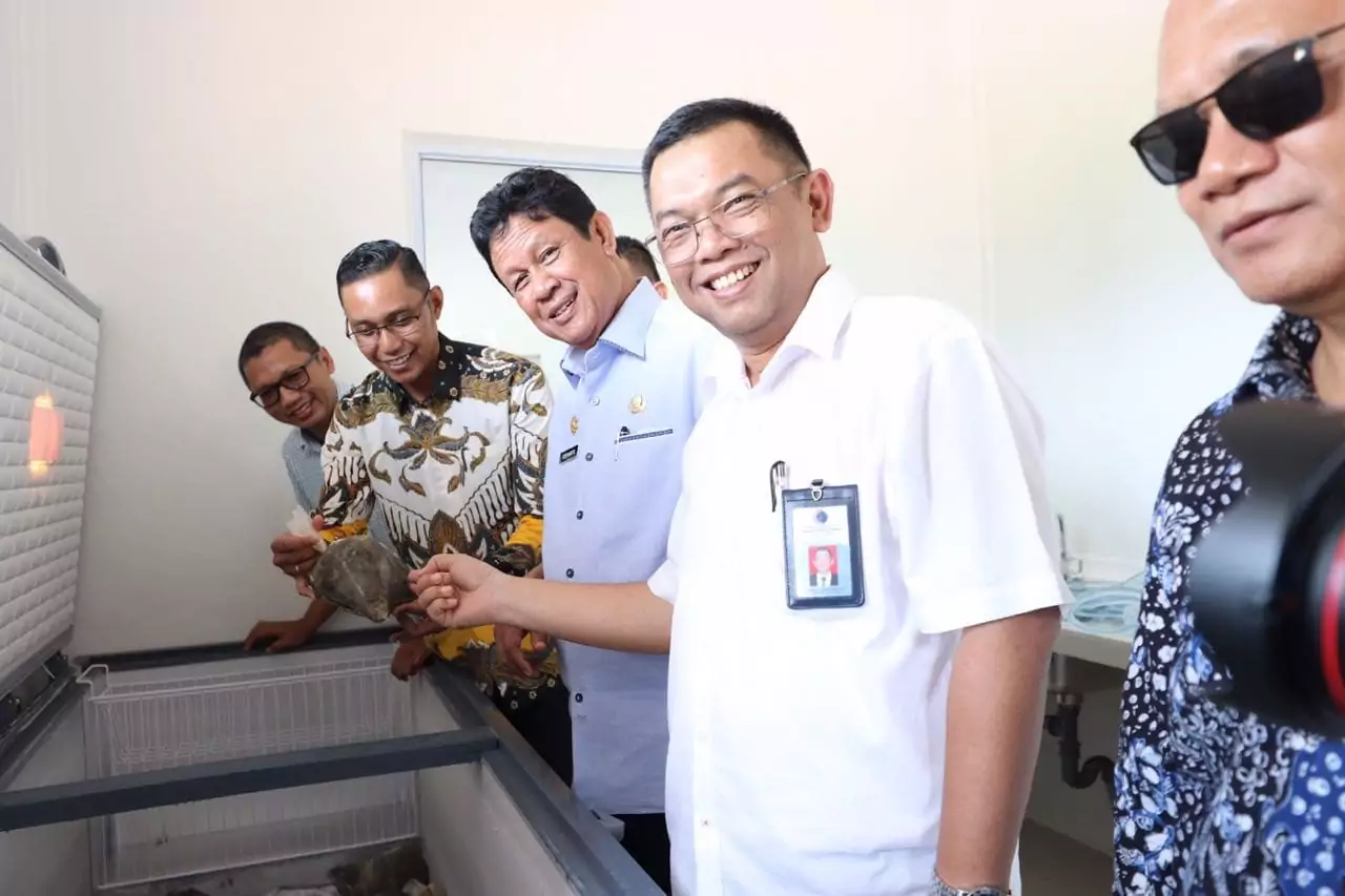 Meninjau Pabrik Pengolahan Hidrolisat Protein Ikan (HPI) Meninjau Pabrik Pengolahan Hidrolisat Protein Ikan (HPI)