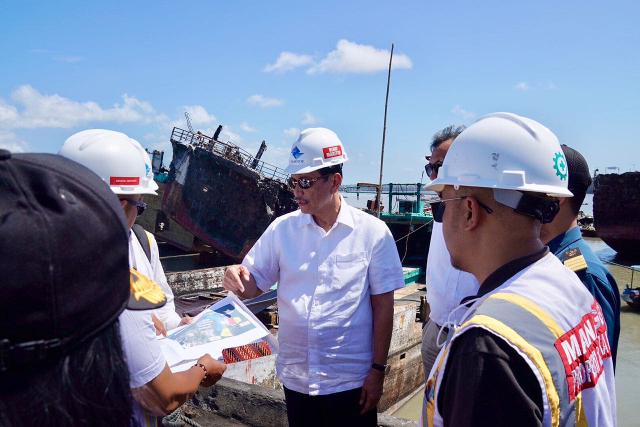 Menko Luhut Mengecek Proses Pembangunan Pelabuhan Tanjung Benoa