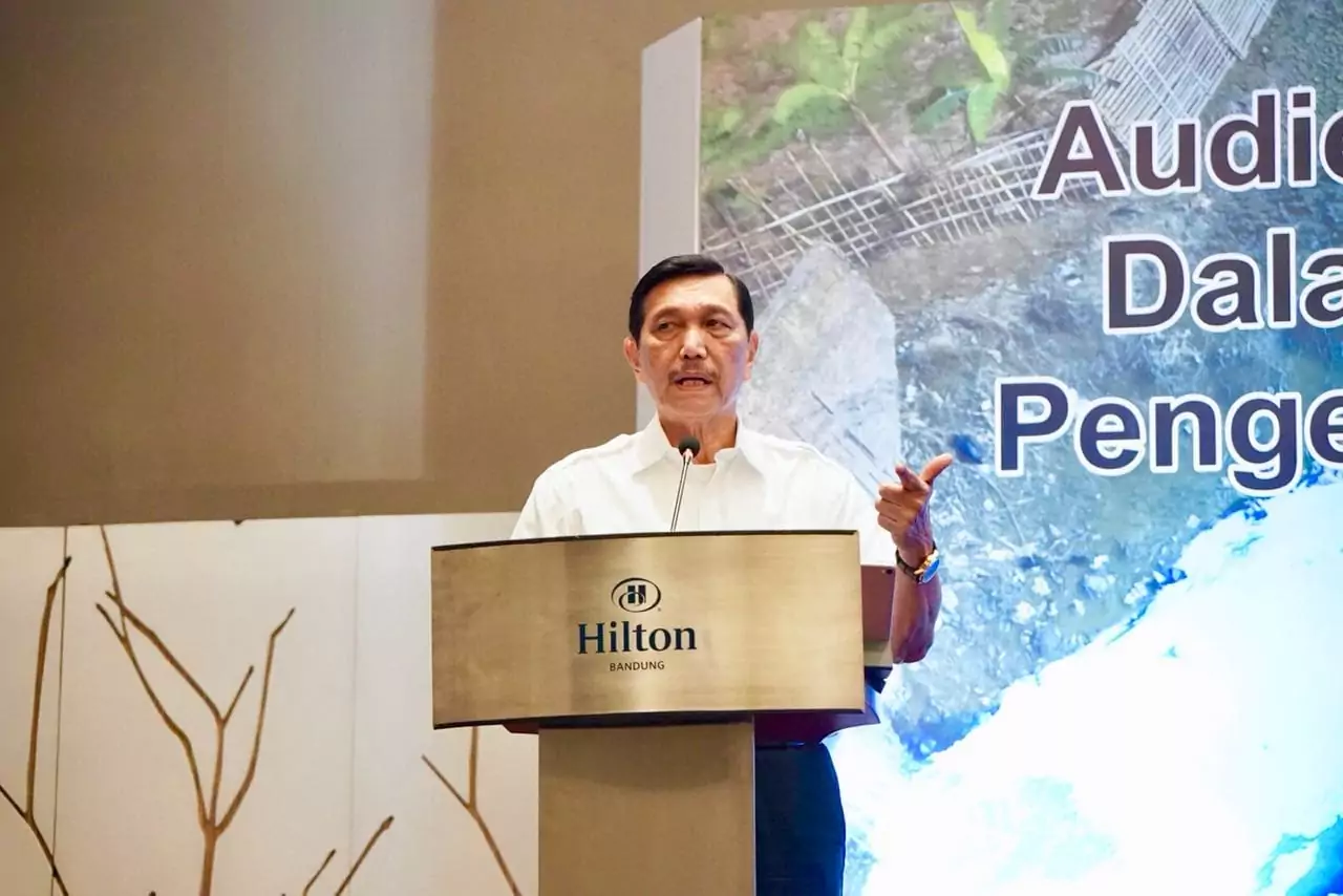 Menko Luhut menghadiri Audiensi dengan Pelaku Usaha dan Industri untuk Bahas Pencemaran Sungai Citarum Menko Luhut menghadiri Audiensi dengan Pelaku Usaha dan Industri untuk Bahas Pencemaran Sungai Citarum