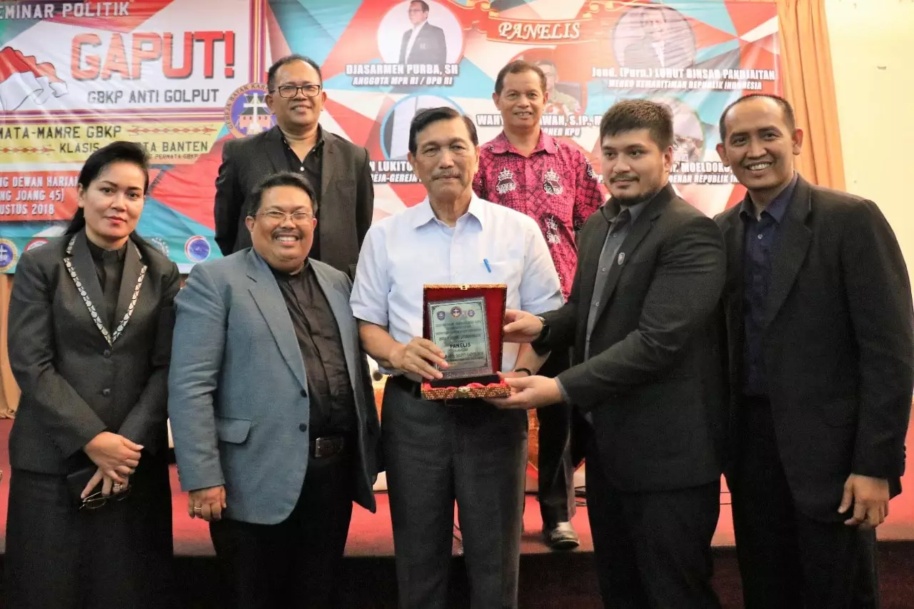 Menko Maritim Luhut Menjadi Narasumber Dalam Seminar Politik Mamre-Permata GBKP Klasis Jakarta-Banten Menko Maritim Luhut Menjadi Narasumber Dalam Seminar Politik Mamre-Permata GBKP Klasis Jakarta-Banten