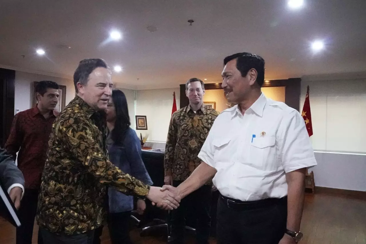 Menko Maritim Luhut B. Pandjaitan Meeting Bersama Mr. Paco Ybarra Menko Maritim Luhut B. Pandjaitan Meeting Bersama Mr. Paco Ybarra