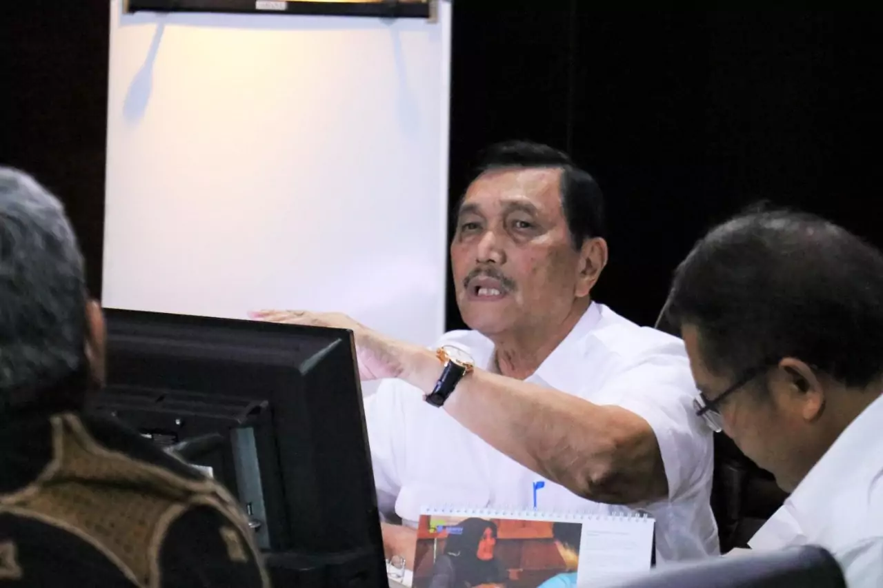 Menko Maritim Luhut B. Pandjaitan Meeting Bersama Pak Johan Budi dan Tim Media Nasional Membahas IMF-WB Menko Maritim Luhut B. Pandjaitan Meeting Bersama Pak Johan Budi dan Tim Media Nasional Membahas IMF-WB