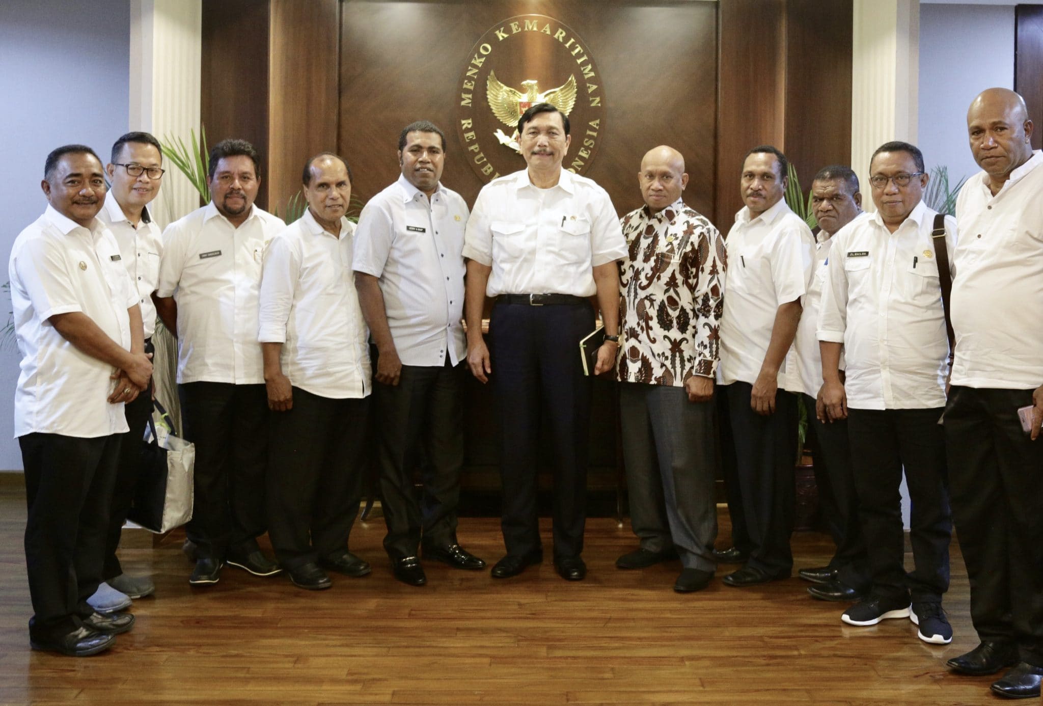 Menko Luhut menerima Bupati Biak Numfor di Kantor Maritim Menko Luhut menerima Bupati Biak Numfor di Kantor Maritim