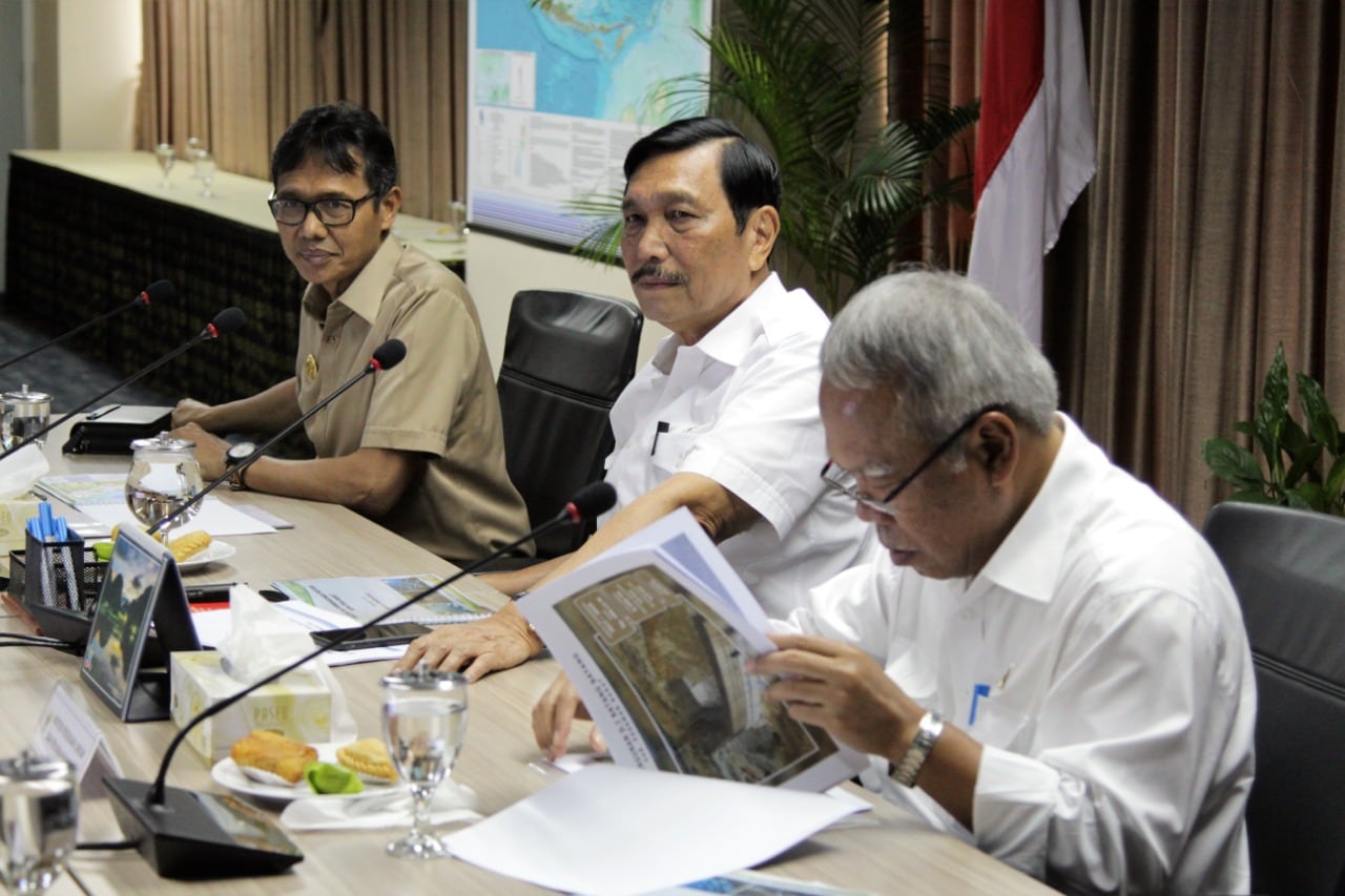 Menko Luhut dan Menteri PUPR Pimpin Rakor Infrastruktur Sumbar Menko Luhut dan Menteri PUPR Pimpin Rakor Infrastruktur Sumbar