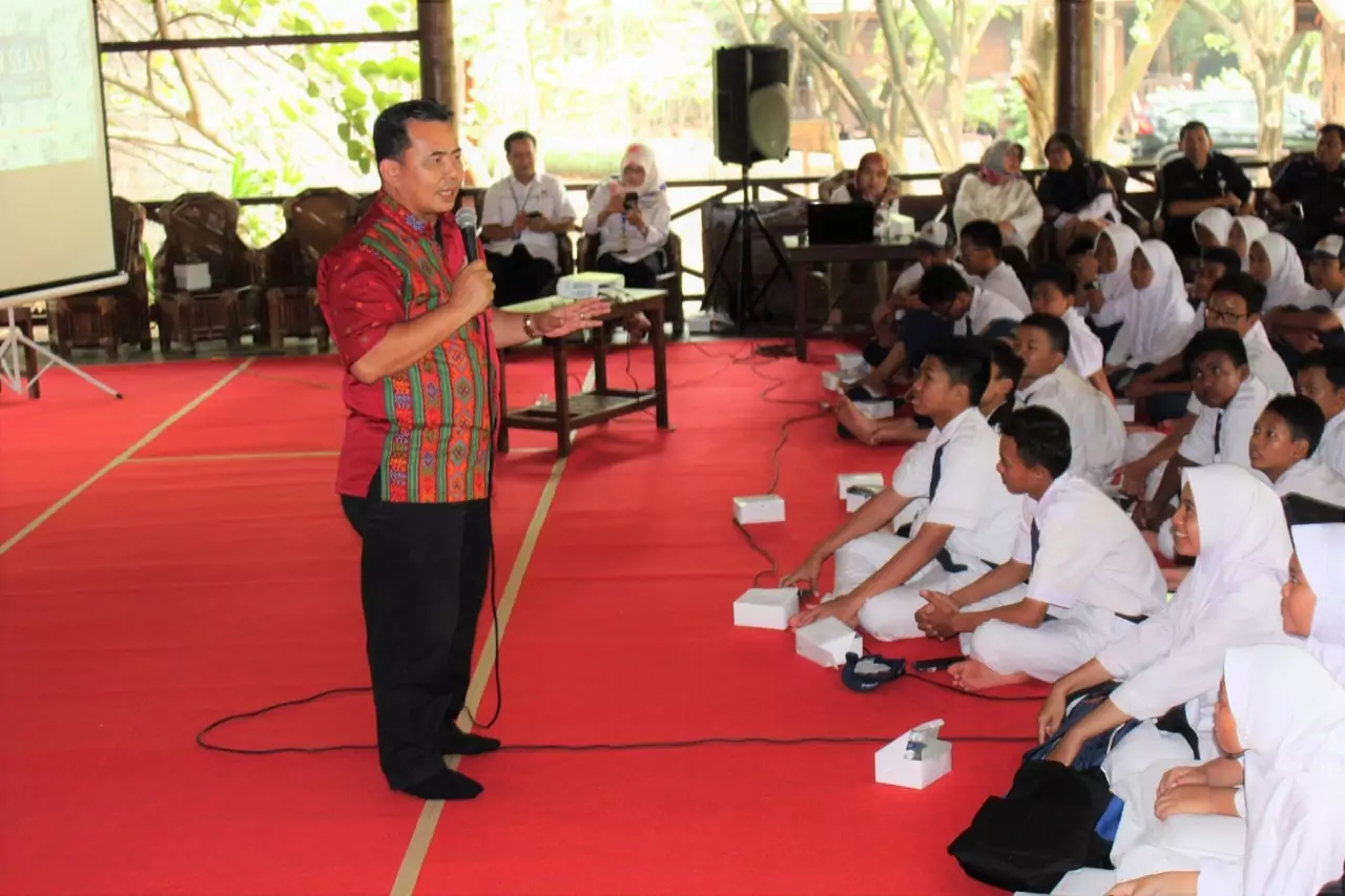 Kemenko Kemaritiman Kampanyekan Cinta Laut Kepada Generasi Muda Kemenko Kemaritiman Kampanyekan Cinta Laut Kepada Generasi Muda