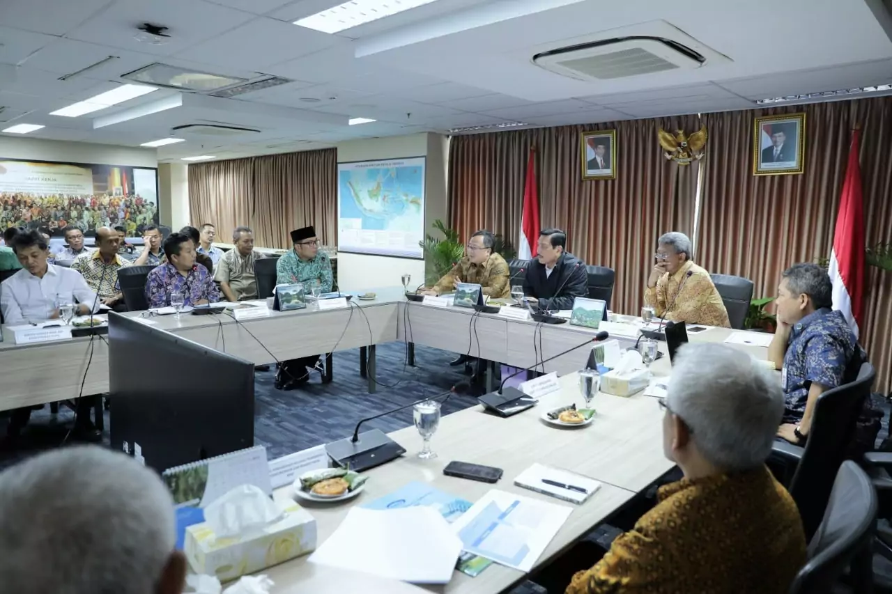 Menko Luhut Rakor Program dan Pendanaan Citarum Menko Luhut Rakor Program dan Pendanaan Citarum