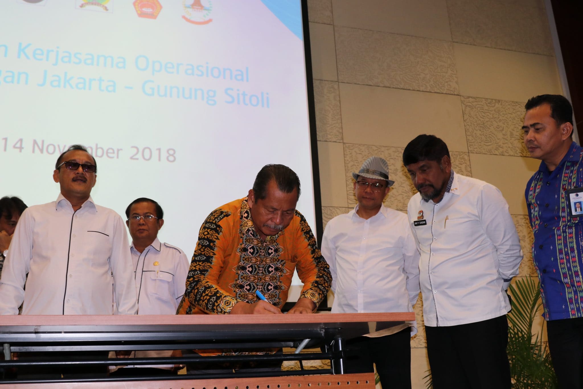 Kemenko Kemaritiman Turut Mendukung Penguatan Konektivitas Dengan Dibukanya Penerbangan Perdana Jakarta-Nias PP Kemenko Kemaritiman Turut Mendukung Penguatan Konektivitas Dengan Dibukanya Penerbangan Perdana Jakarta-Nias PP