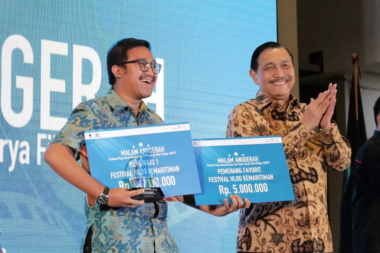 Menko Luhut : Generasi Muda Harus Berkarakter Kuat Dan Cinta Lingkungan Menko Luhut : Generasi Muda Harus Berkarakter Kuat Dan Cinta Lingkungan