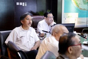 Menko Luhut Rapat tentang Pembebasan Tanah LRT