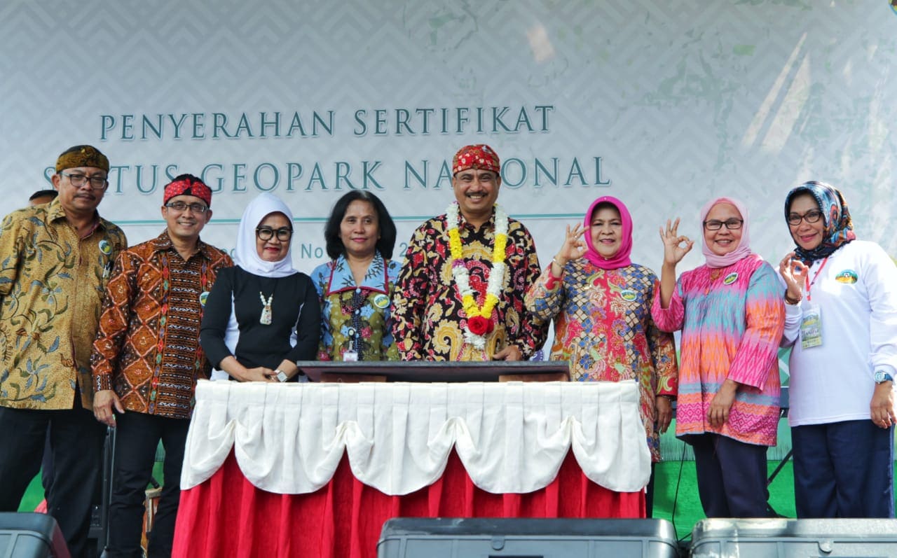 Kemenko Bidang Kemaritiman Telah Menobatkan 8 Geopark Nasional Kemenko Bidang Kemaritiman Telah Menobatkan 8 Geopark Nasional