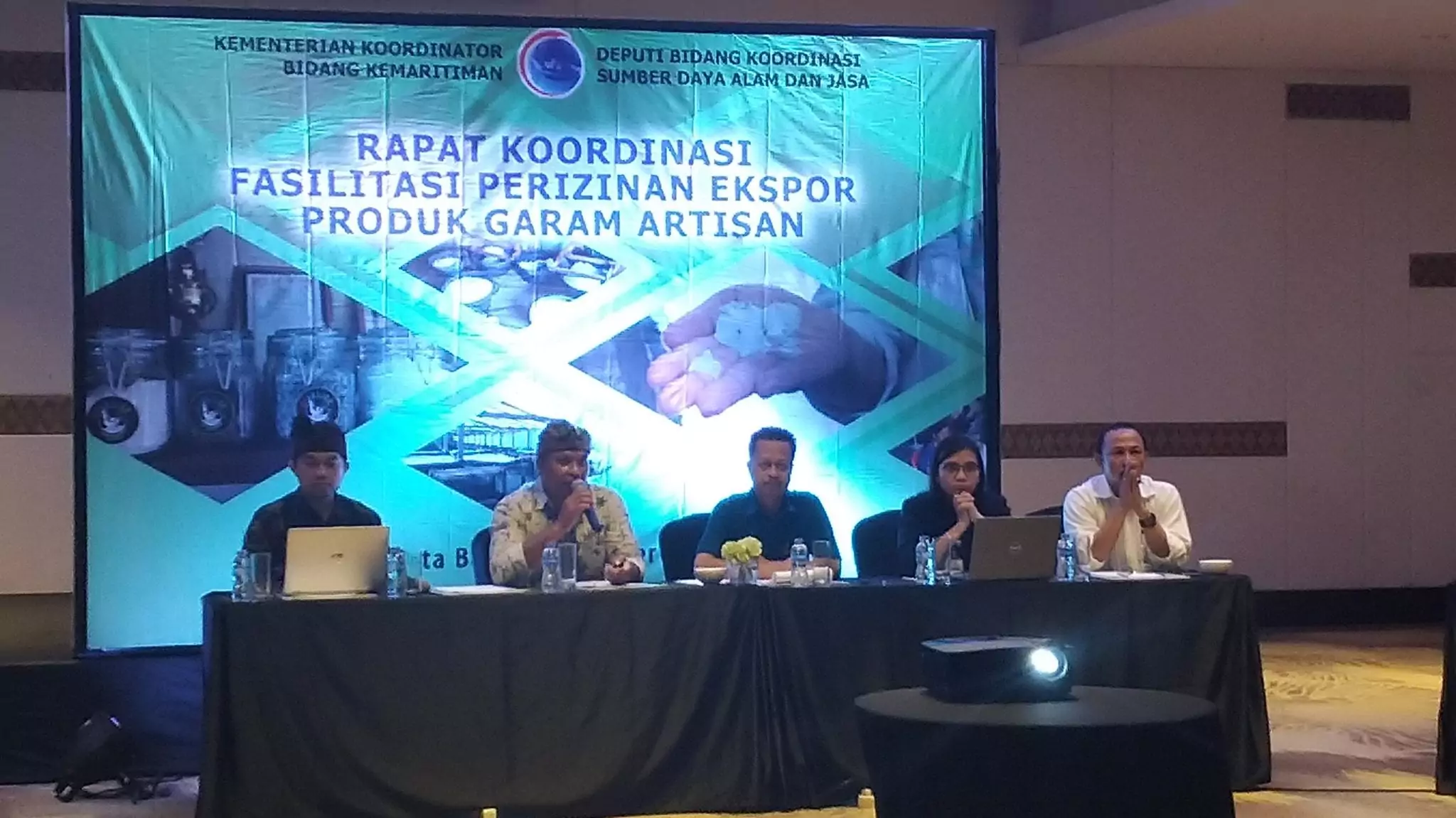 Kemenko Kemaritiman Cari Solusi Pemasaran Garam Tradisi Kemenko Kemaritiman Cari Solusi Pemasaran Garam Tradisi