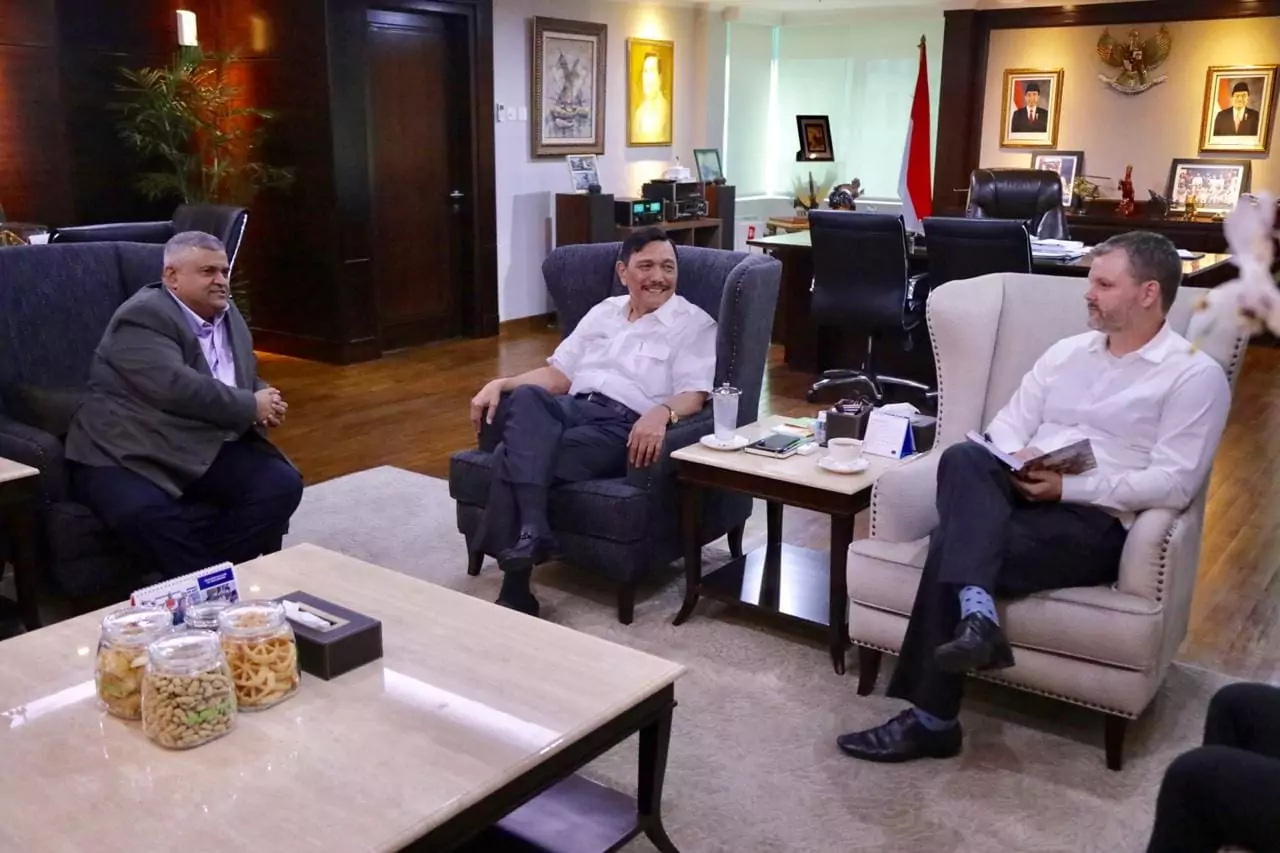 Menko Luhut Menerima Perwakilan PBB di Kantor Maritim Menko Luhut Menerima Perwakilan PBB di Kantor Maritim