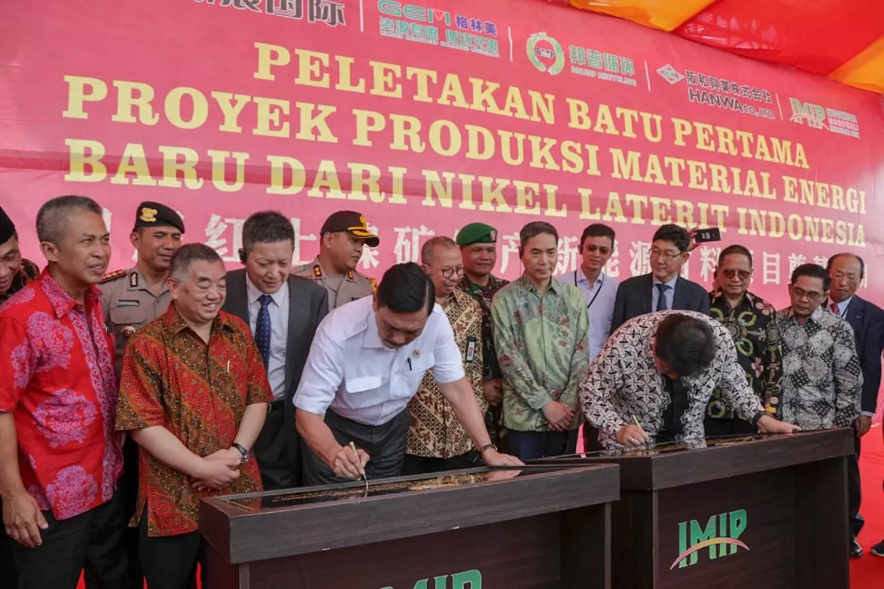 Menko Luhut Menghadiri Peletakan Batu Pertama Proyek Produksi Material Energi Baru di IMIP Morowali Menko Luhut Menghadiri Peletakan Batu Pertama Proyek Produksi Material Energi Baru di IMIP Morowali