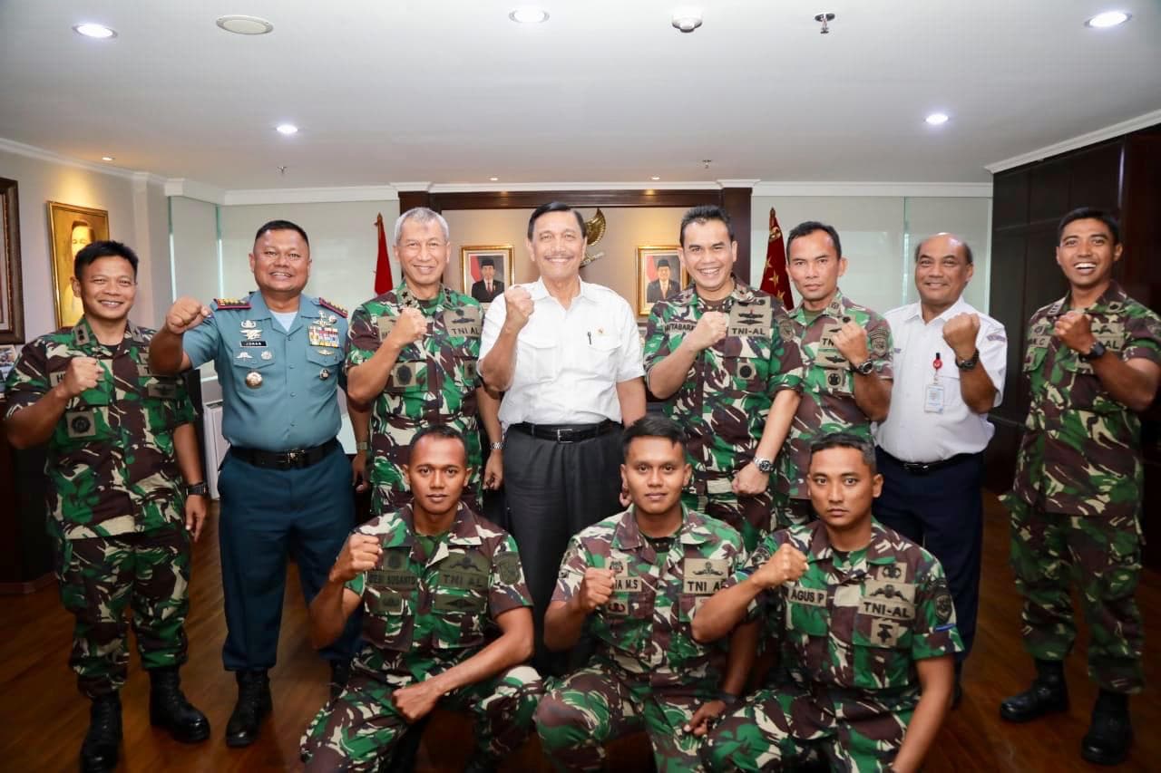 Menko Luhut Apresiasi Tim Pencari Yang Menemukan CVR Lion Air JT-610 Menko Luhut Apresiasi Tim Pencari Yang Menemukan CVR Lion Air JT-610