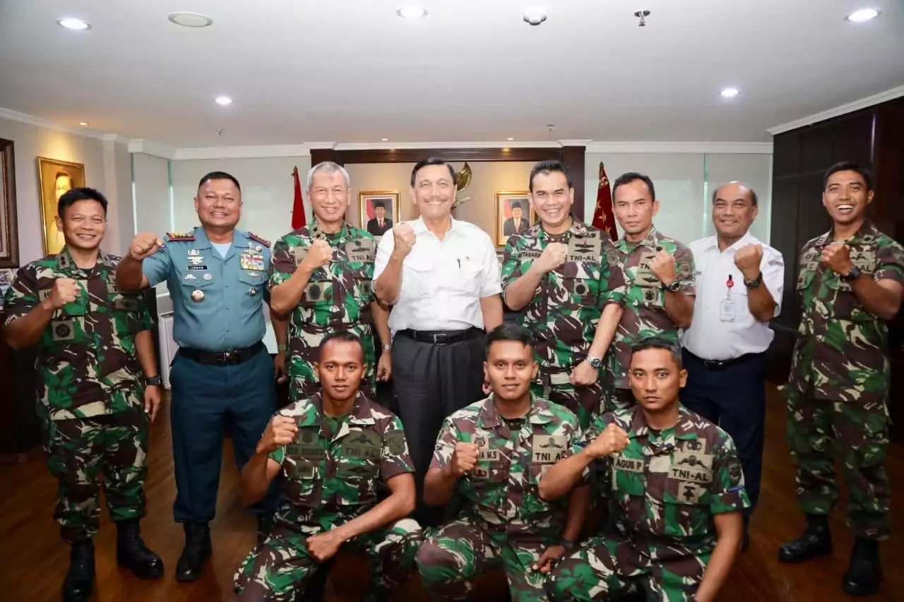 Menko Luhut Apresiasi Tim Pencari Yang Menemukan CVR Lion Air JT-610 Menko Luhut Apresiasi Tim Pencari Yang Menemukan CVR Lion Air JT-610