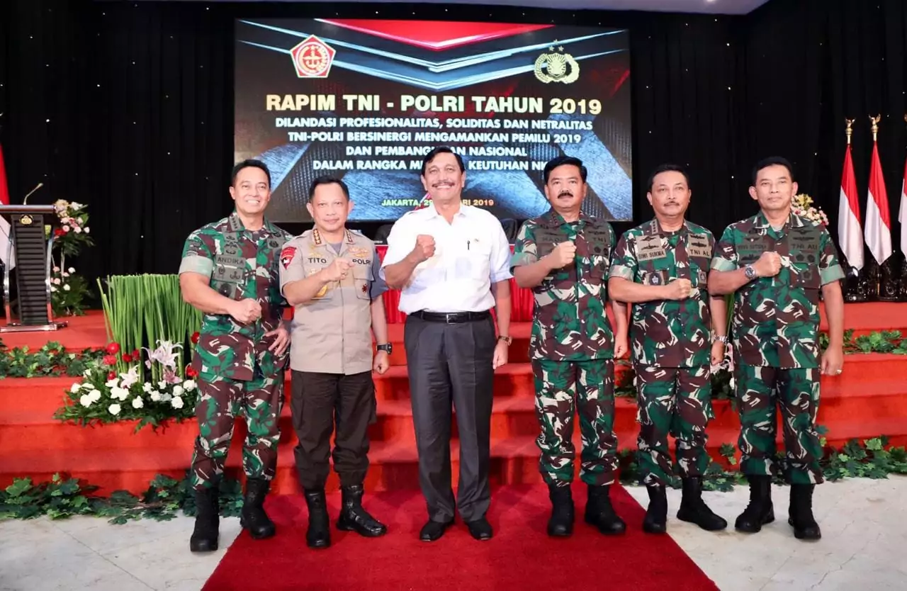 Menko Luhut kepada Perwira TNI-POLRI : Ayo Bekerja Dengan Baik! Menko Luhut kepada Perwira TNI-POLRI : Ayo Bekerja Dengan Baik!