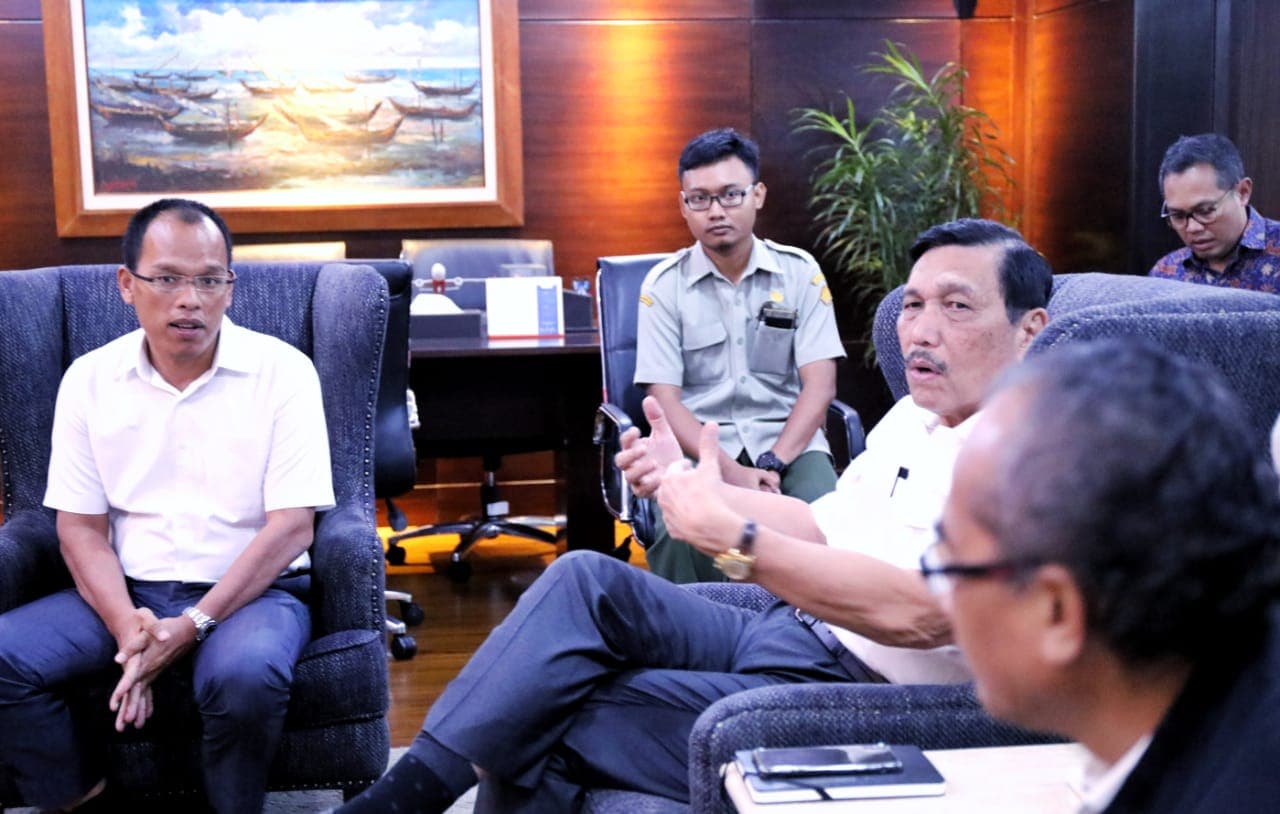 Menko Luhut Meeting Bersama Pak Dosmar dan Pak Subarja Membahas Lahan Humbahas Untuk Dipinjam Pakai Oleh IT DEL Menko Luhut Meeting Bersama Pak Dosmar dan Pak Subarja Membahas Lahan Humbahas Untuk Dipinjam Pakai Oleh IT DEL