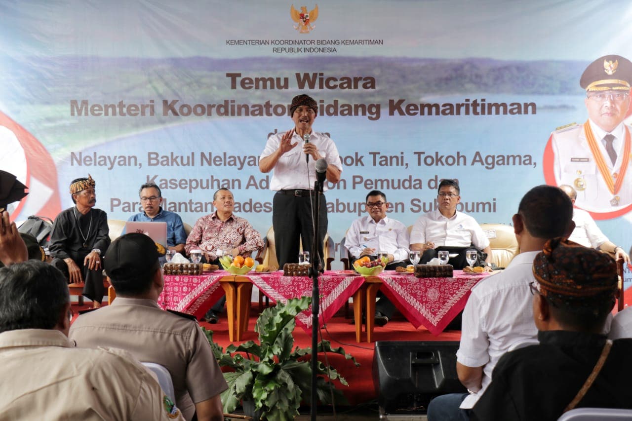 Bertemu Kelompok Nelayan dan Petani di Sukabumi, Menko Luhut Janjikan Perbaikan Dermaga dan Pelatihan Budidaya Lobster