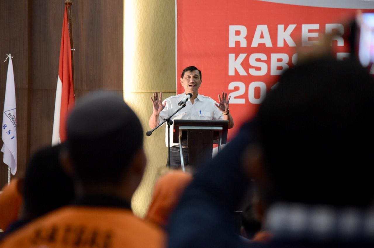 Lewat Menko Luhut, Pemerintah Jamin Nasib Buruh Indonesia