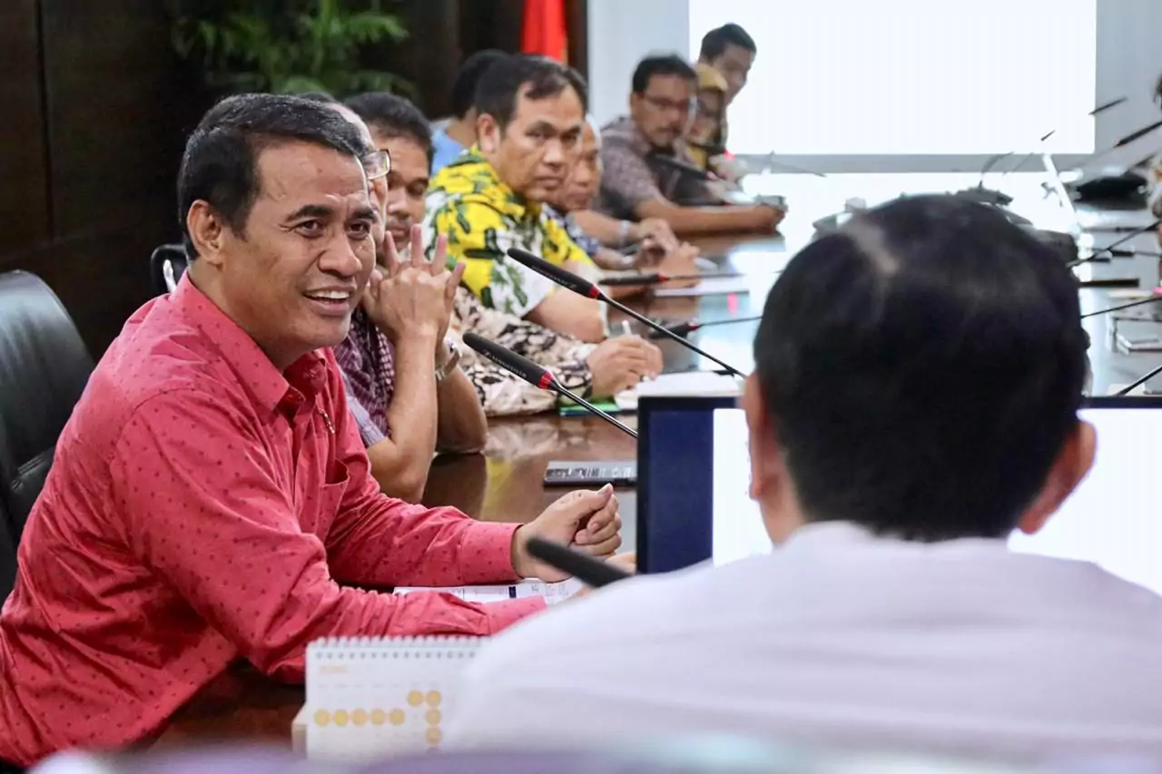 Menko Luhut dan Mentan Amran Bahas LBNF di Kantor Maritim 5