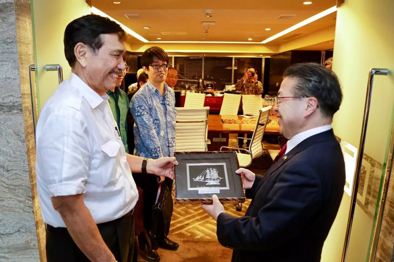 Menko Luhut Rapat dengan METI Jepang di Kempinski Jakarta 6-12
