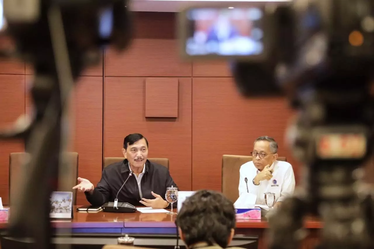 Menko Luhut Adakan Buka Bersama Wartawan di Kantor Maritim 6