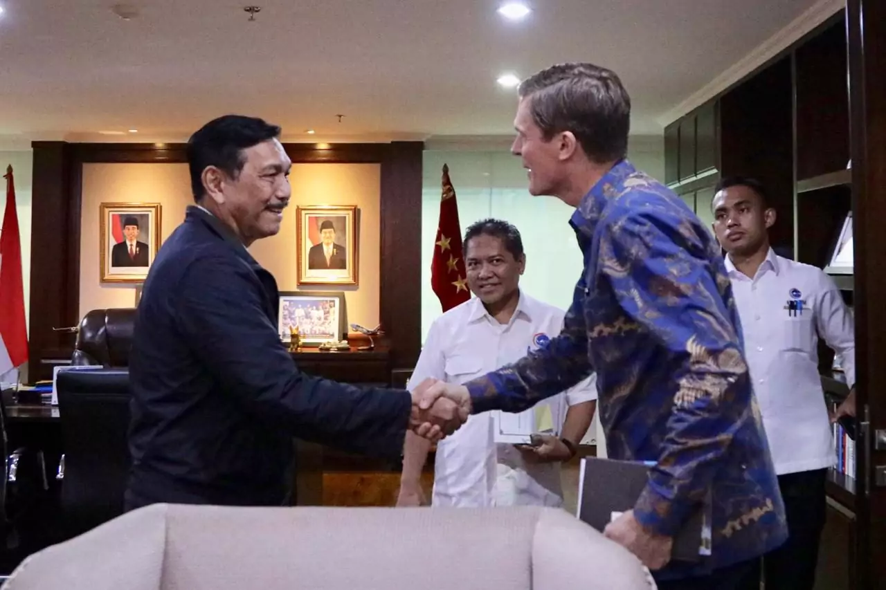 Menko Luhut Menerima Country Director Asian Development Bank di Kantor Maritim 1
