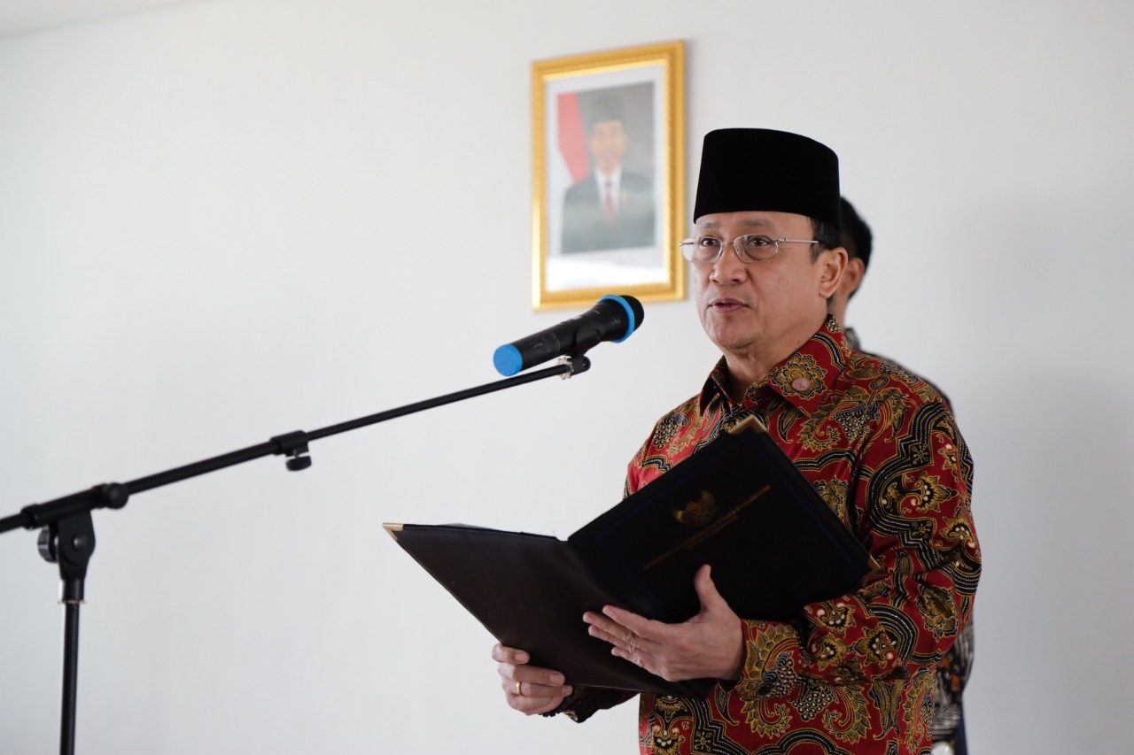 Sesmenko Pimpin Pelantikan Pejabat di Lingkup Biro Perencanaan dan Informasi dan Biro Hukum Sesmenko Pimpin Pelantikan Pejabat Di Lingkup Biro Perencanaan Dan Informasi Dan Biro Hukum
