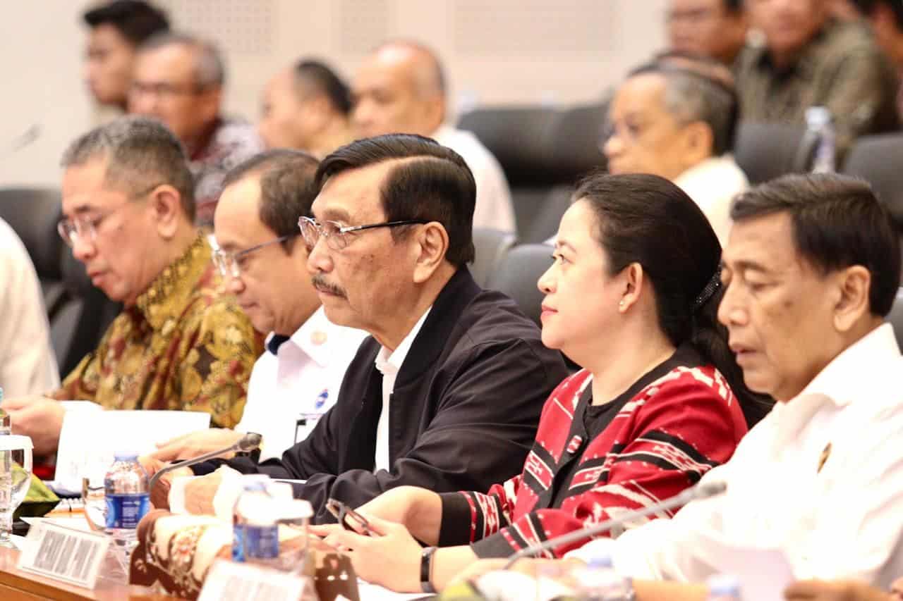 Menko Luhut : Beberapa Masalah Kelautan Mendesak untuk Segera Kita Selesaikan Menko Luhut : Beberapa Masalah Kelautan Mendesak Untuk Segera Kita Selesaikan