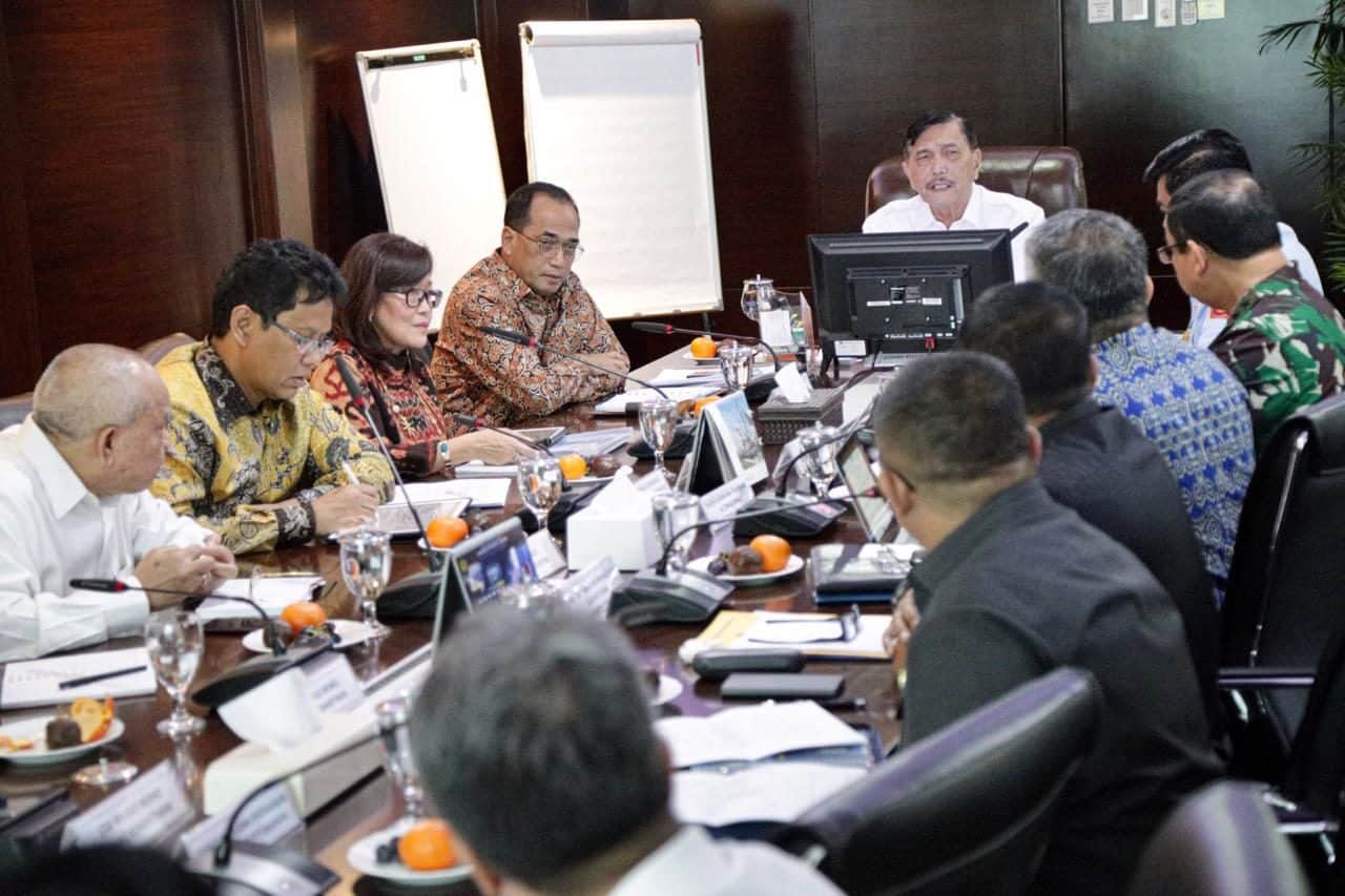 Menko Luhut Rakor Realignment Flight Information Region di Kantor Maritim Menko Luhut Rakor Realignment Flight Information Region Di Kantor Maritim