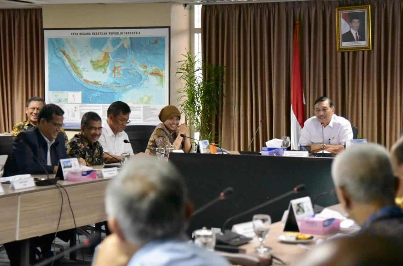 Menko Bidang Kemaritiman Luhut B. Pandjaitan Memimpin Rakor Lanjutan Percepatan Pembangunan LRT Jabodebek Menko Bidang Kemaritiman Luhut B. Pandjaitan Memimpin Rakor Lanjutan Percepatan Pembangunan Lrt Jabodebek