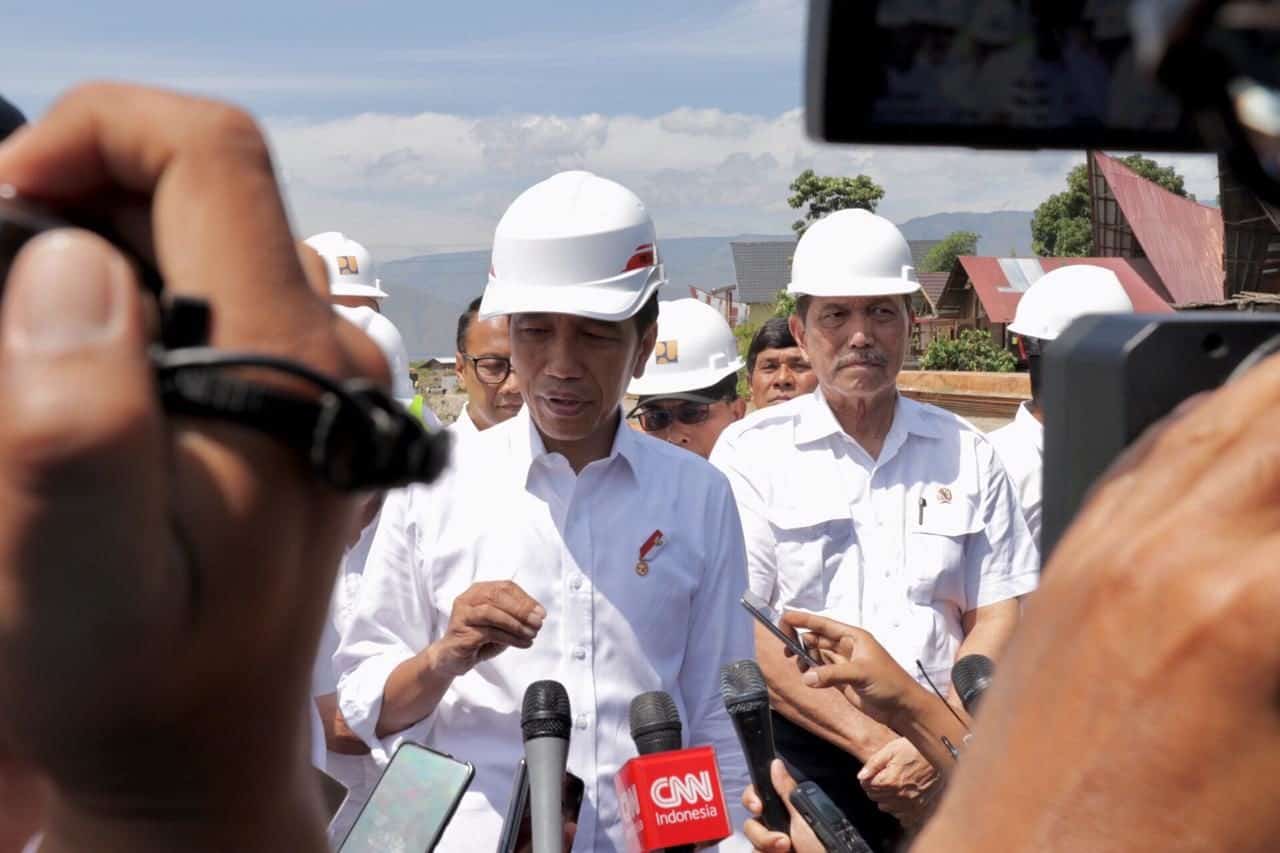 Menteri Koordinator Bidang Kemaritiman Luhut B. Pandjaitan Mendampingi Presiden Joko Widodo Kunjungan ke Tono Ponggol Menteri Koordinator Bidang Kemaritiman Luhut B. Pandjaitan Mendampingi Presiden Joko Widodo Kunjungan Ke Tono Ponggol