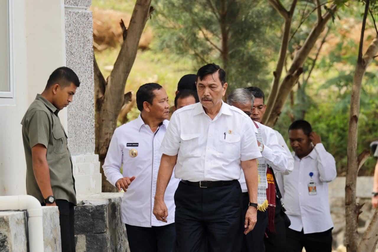 Menteri Koordinator Bidang Kemaritiman Luhut B. Pandjaitan Mendampingi Presiden Joko Widodo kunjungan Ke Geopark Kaldera Toba Menteri Koordinator Bidang Kemaritiman Luhut B. Pandjaitan Mendampingi Presiden Joko Widodo Kunjungan Ke Geopark Kaldera Toba