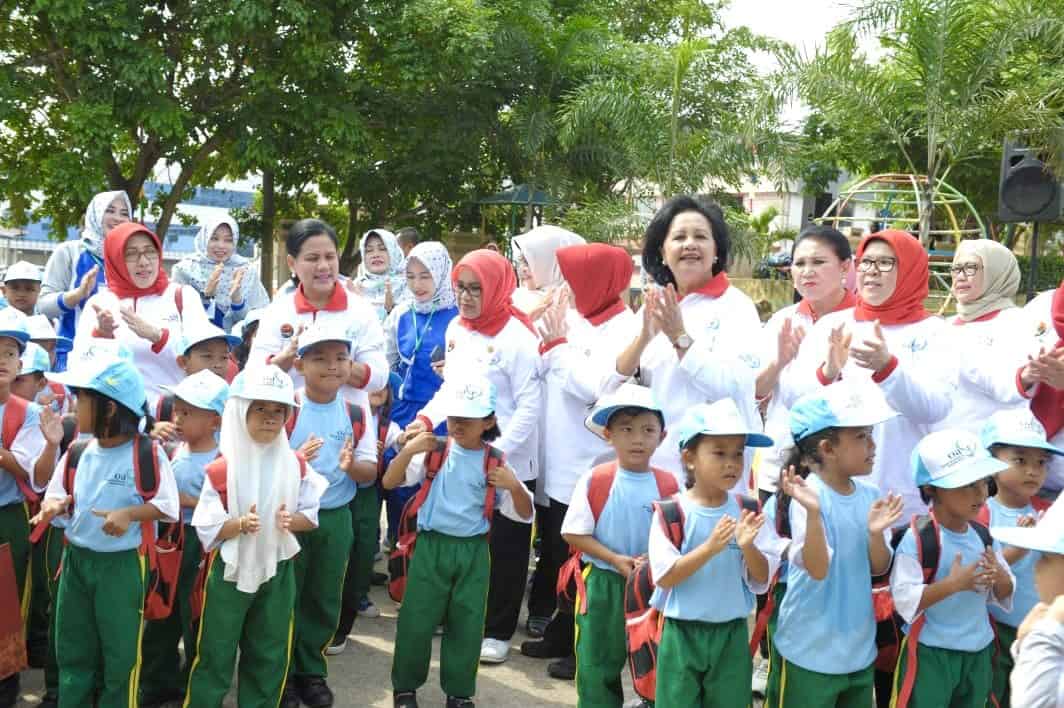 Dukung Gerakan Indonesia Bersih, Ibu Devi Luhut B. Pandjaitan Ajak Generasi Milenial Untuk Diet Plastik