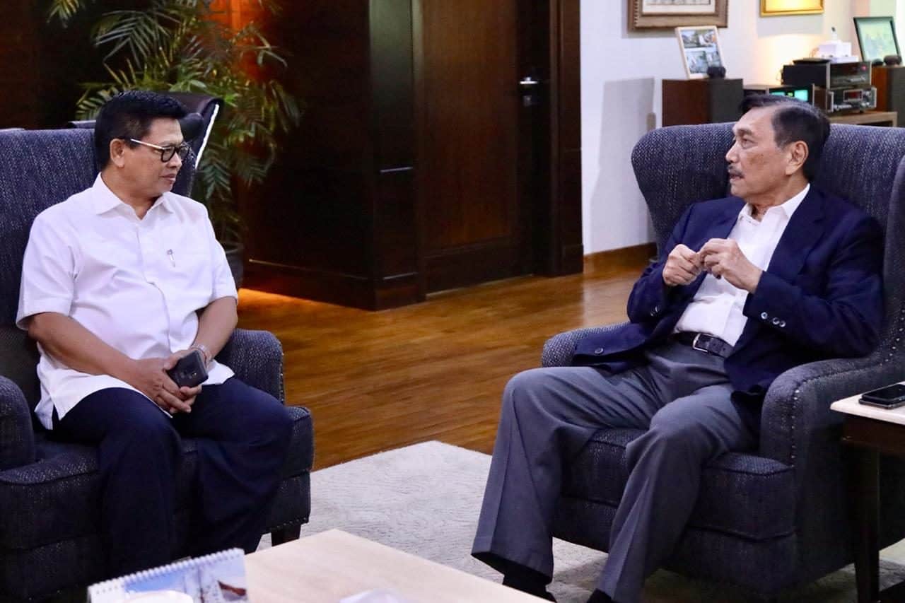 Menteri Koordinator Bidang Kemaritiman Luhut B. Pandjaitan menerima Gubernur Kalimantan Utara Irianto Lambrie Menteri Koordinator Bidang Kemaritiman Luhut B. Pandjaitan menerima Gubernur Kalimantan Utara Irianto Lambrie