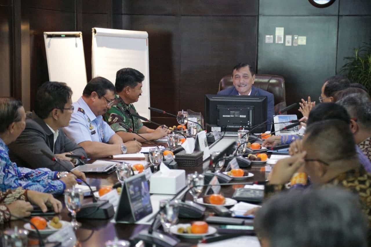 Menko Kemaritiman Luhut B. Pandjaitan pimpin rapat Flight Information Region (FIR) Menko Kemaritiman Luhut B. Pandjaitan pimpin rapat Flight Information Region (FIR)