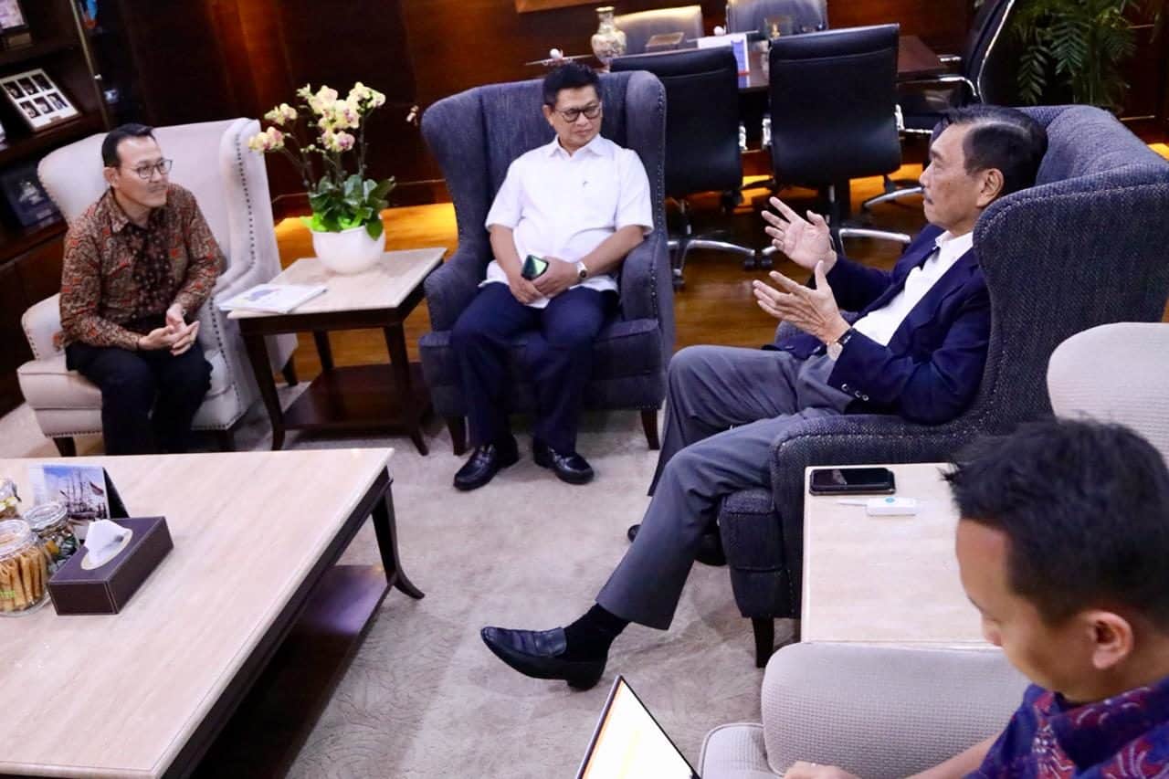 Menko Luhut: Bantuan Ping An Masih Sebatas Saran dan Belum Ada Tindak Lanjutnya Menteri Koordinator Bidang Kemaritiman Luhut B. Pandjaitan menerima Direktur BPJS Prof. Fachmi Idris