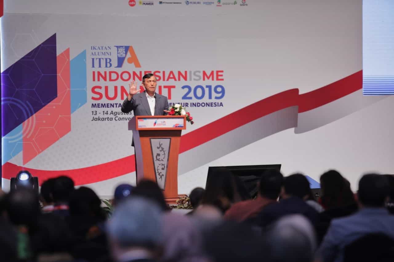 Keynote Speech Menko Kemaritiman Luhut B. Pandjaitan pada acara Indonesianisme Summit 2019 Ikatan Alumni ITB Keynote Speech Menko Kemaritiman Luhut B. Pandjaitan pada acara Indonesianisme Summit 2019 Ikatan Alumni ITB
