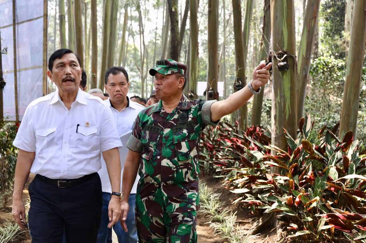 Menko Luhut Melaksanakan Peninjauan Titik 0 (Nol) KM Sungai Citarum, Bandung, Jawa Barat Menko Luhut Melaksanakan Peninjauan Titik 0 (Nol) KM Sungai Citarum, Bandung, Jawa Barat