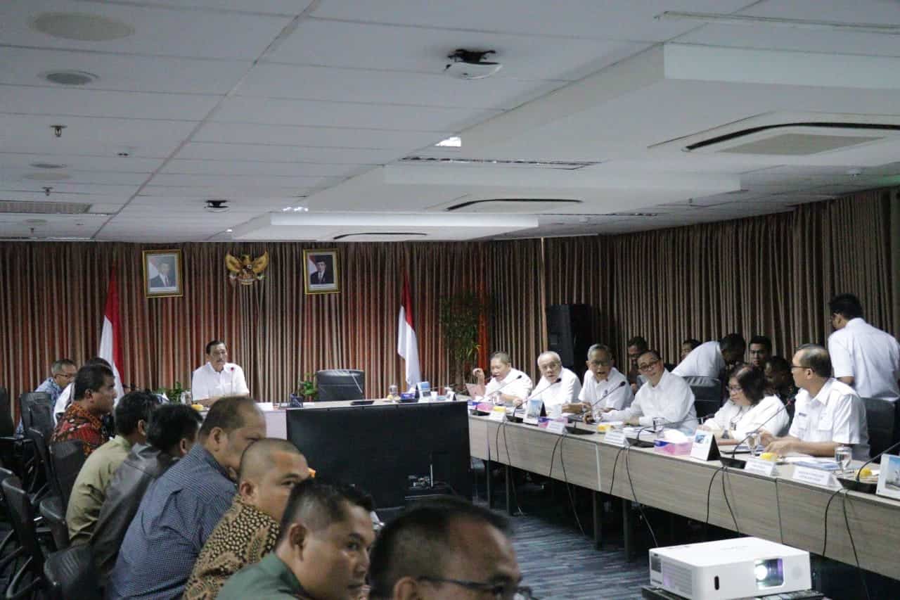 Menko Luhut B. Pandjaitan memimpin Rapat Koordinasi Pembangunan Sektor Perikanan dan Pariwisafa Aceh Singkil di Kantor Maritim Menko Luhut B. Pandjaitan memimpin Rapat Koordinasi Pembangunan Sektor Perikanan dan Pariwisafa Aceh Singkil di Kantor Maritim