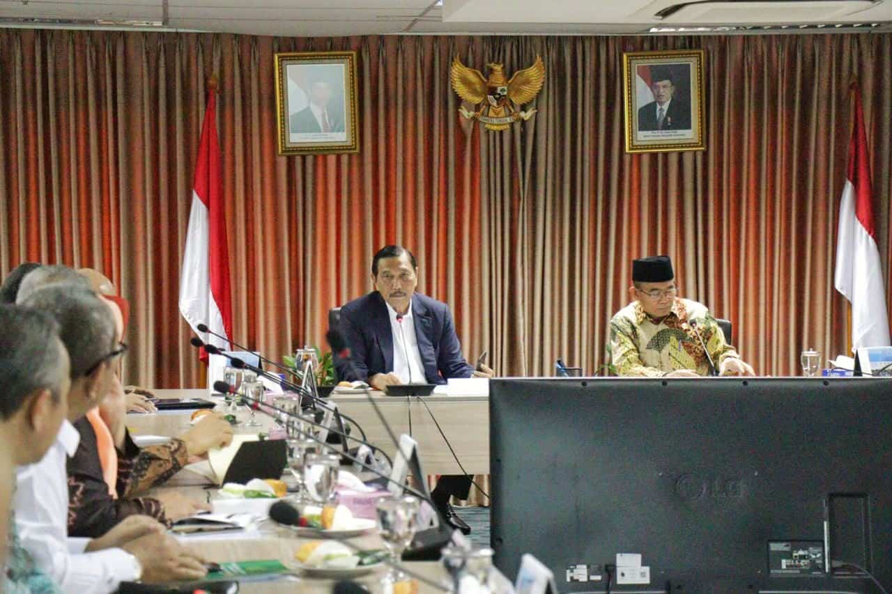 Menko Bidang Kemaritiman Luhut B. Pandjaitan Rapat Koordinasi Kerjasama Investasi UEA Menko Bidang Kemaritiman Luhut B. Pandjaitan Melakukan Rapat Koordinasi Kerjasama Investasi UEA